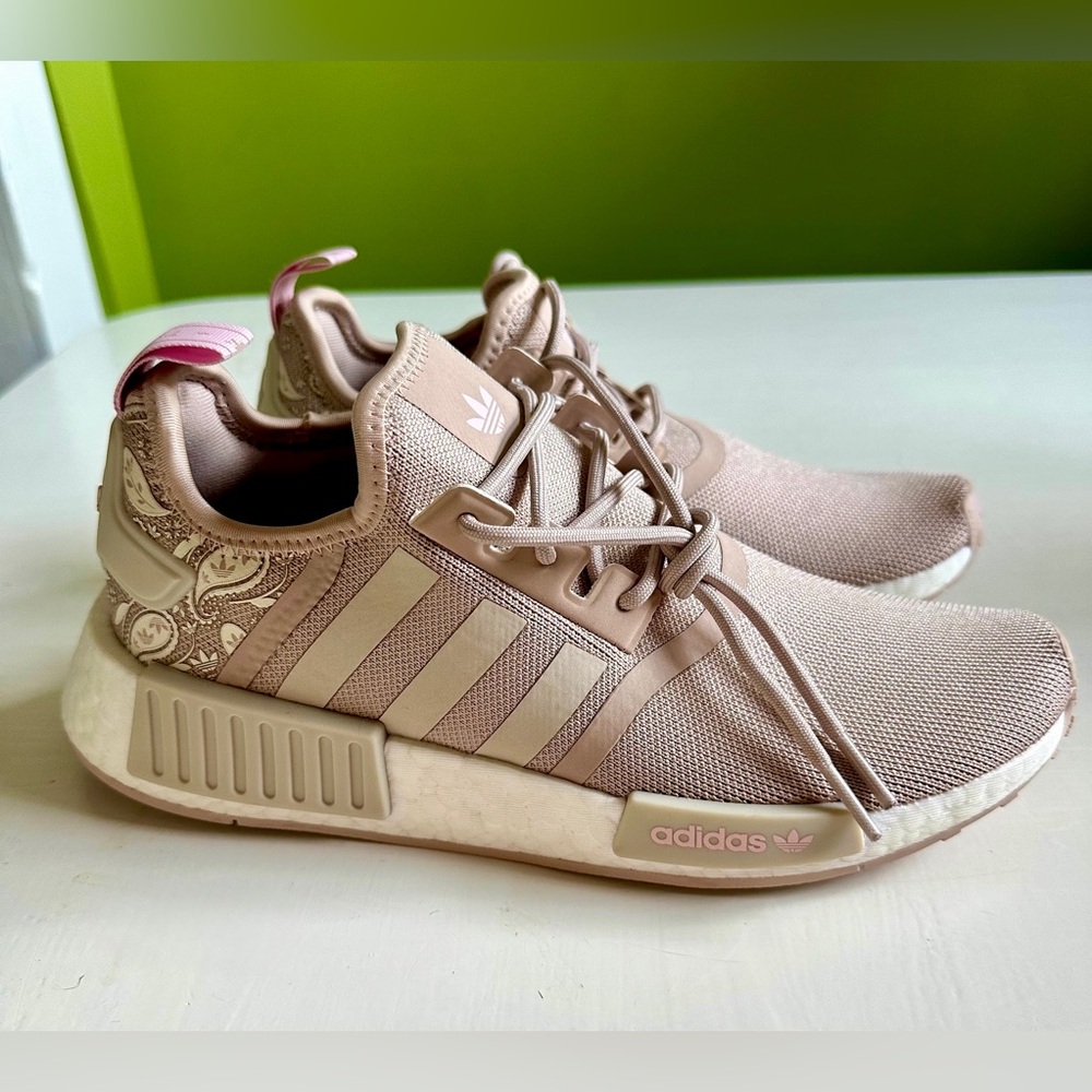 Adidas Wonder Taupe Paisley NMD R1 NWT Sz 6